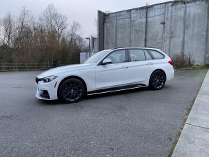 BMW 330i xDrive Touring M Sport 2017 года  (NA)